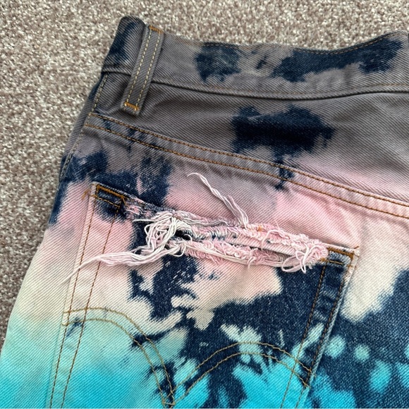 Levi’s 505 Denim Cutoffs Bleach Dye Purple Blue Shorts Size 32 Vintage Upcycled - Picture 8 of 14